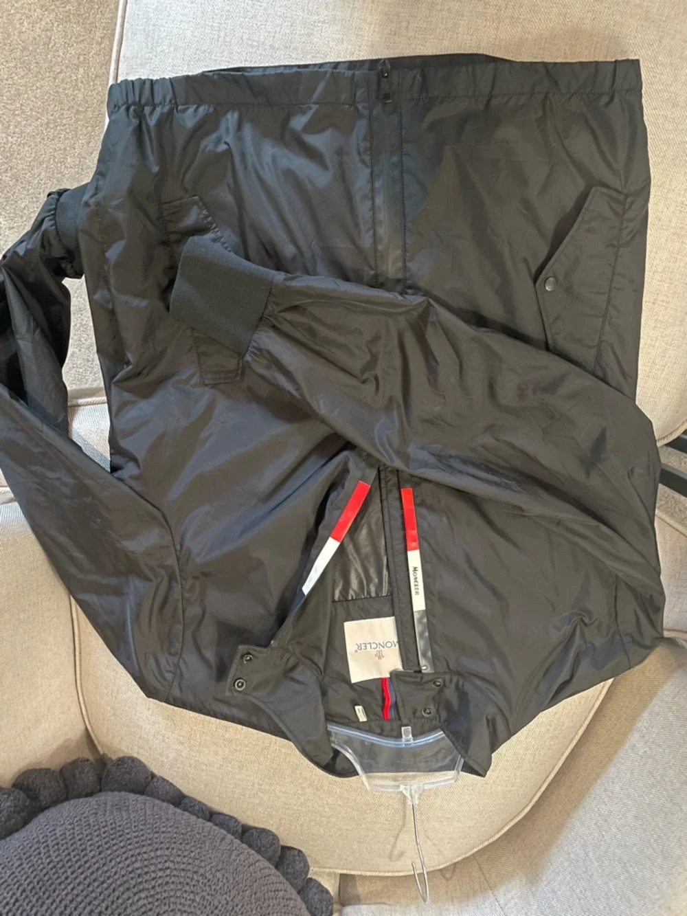 Moncler Black Men's Windbreaker Jacket with Red Trim - Picture 14 of 14